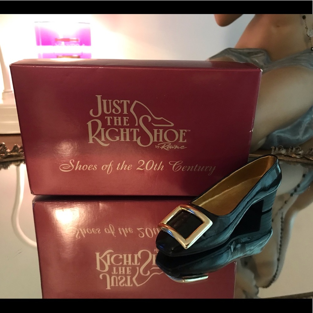 ✔️NWT Small Shoe 👠